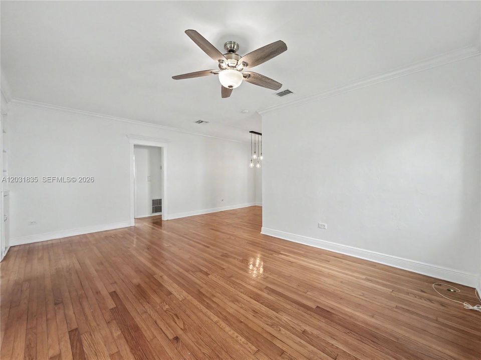For Rent: $3,500 (2 beds, 1 baths, 1251 Square Feet)