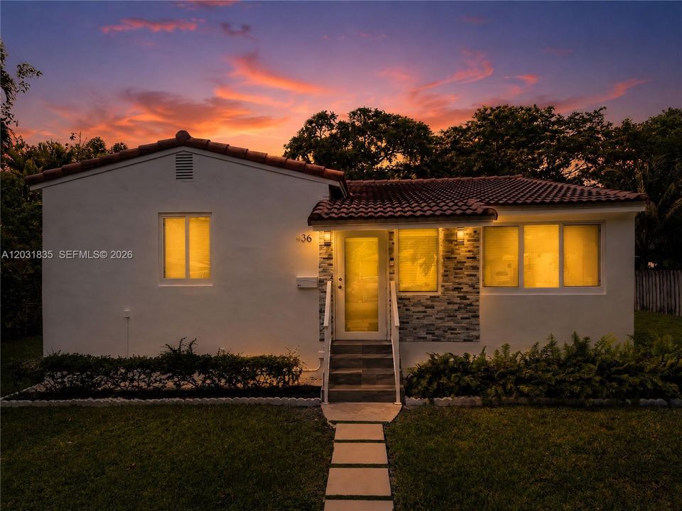 For Rent: $3,500 (2 beds, 1 baths, 1251 Square Feet)
