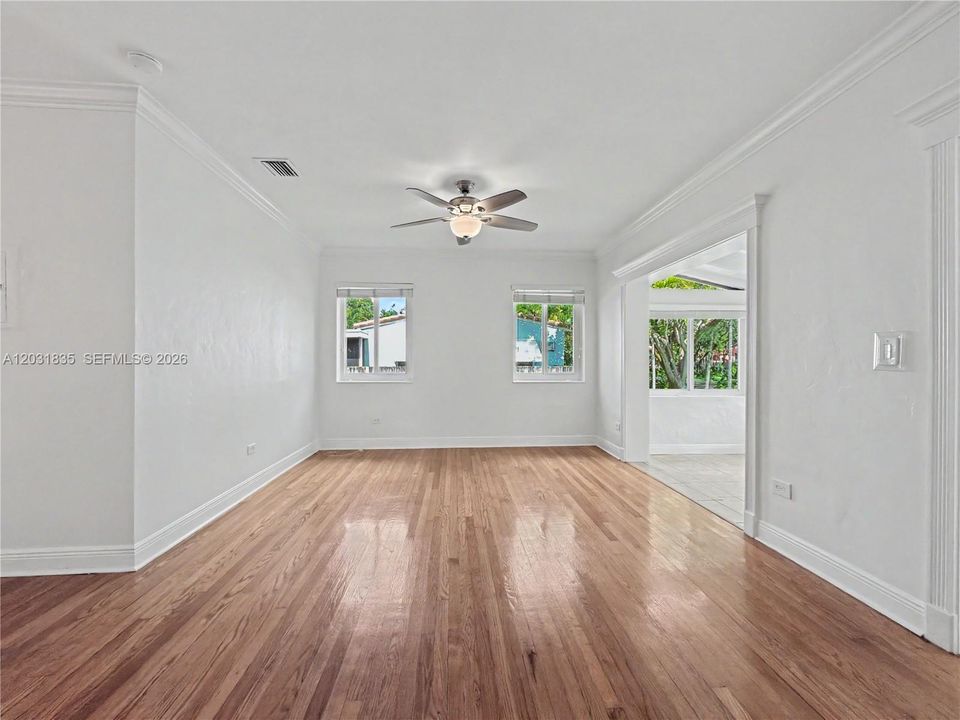 For Rent: $3,500 (2 beds, 1 baths, 1251 Square Feet)
