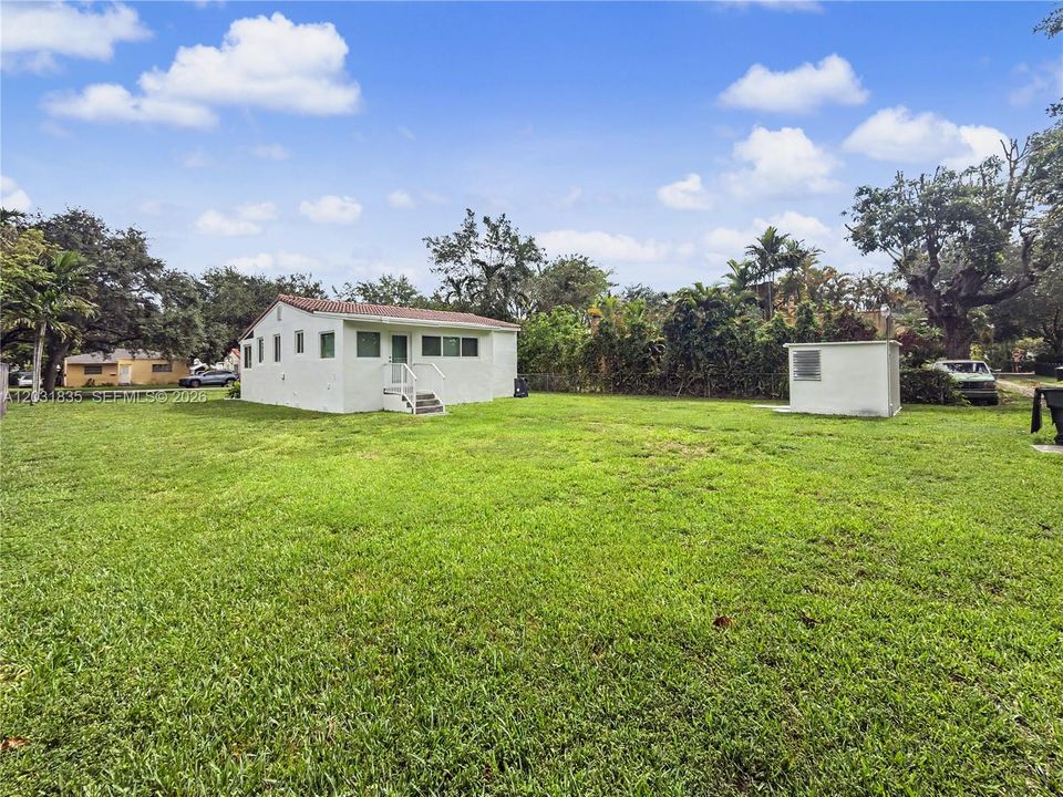 For Rent: $3,500 (2 beds, 1 baths, 1251 Square Feet)