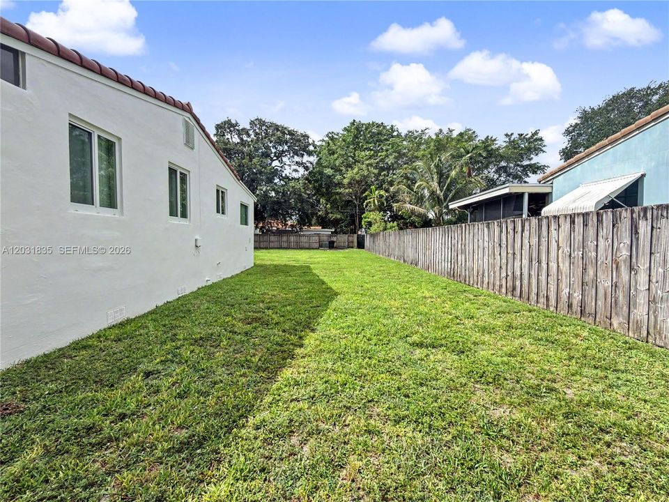 For Rent: $3,500 (2 beds, 1 baths, 1251 Square Feet)