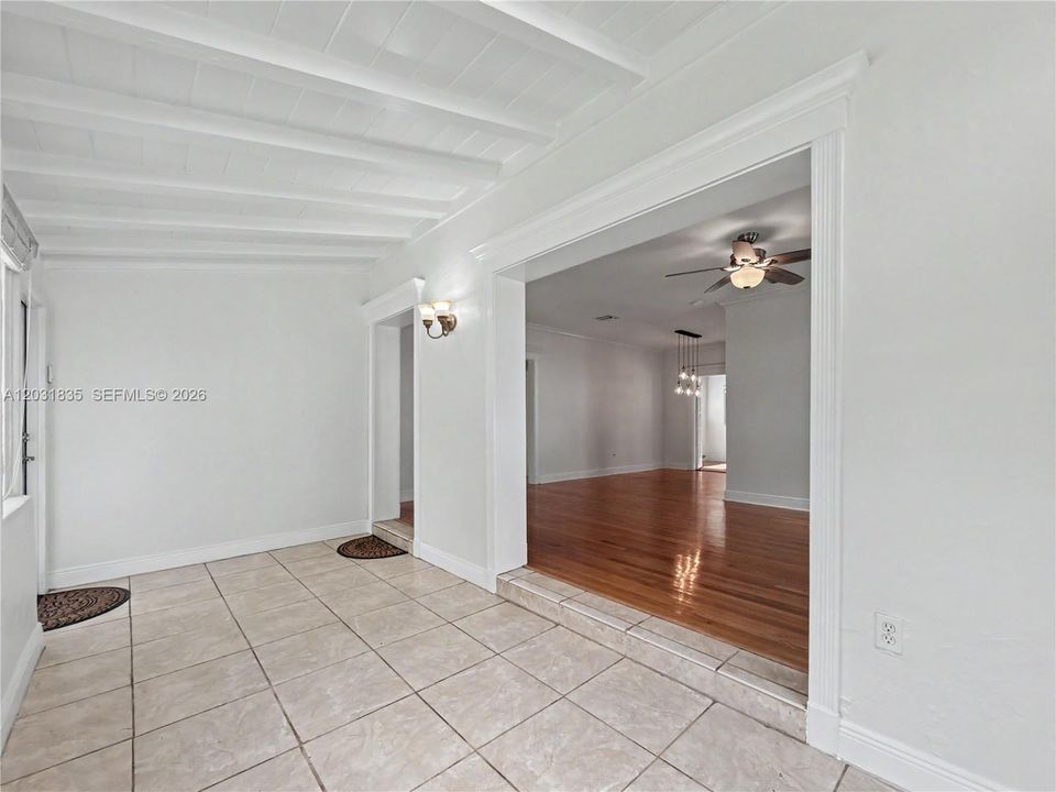 For Rent: $3,500 (2 beds, 1 baths, 1251 Square Feet)