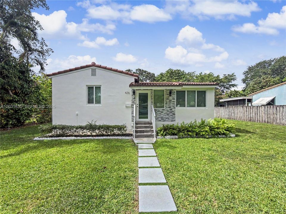 For Rent: $3,500 (2 beds, 1 baths, 1251 Square Feet)