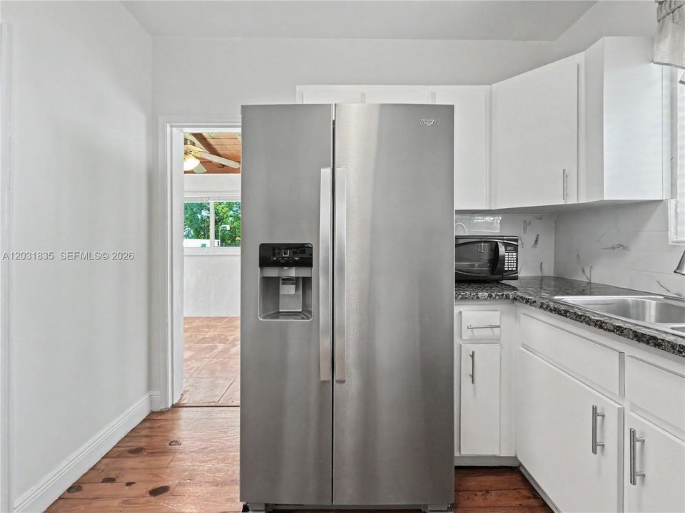 For Rent: $3,500 (2 beds, 1 baths, 1251 Square Feet)