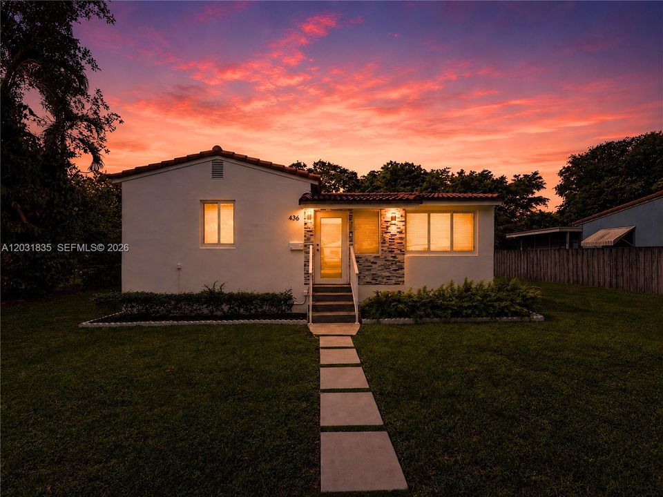 For Rent: $3,500 (2 beds, 1 baths, 1251 Square Feet)