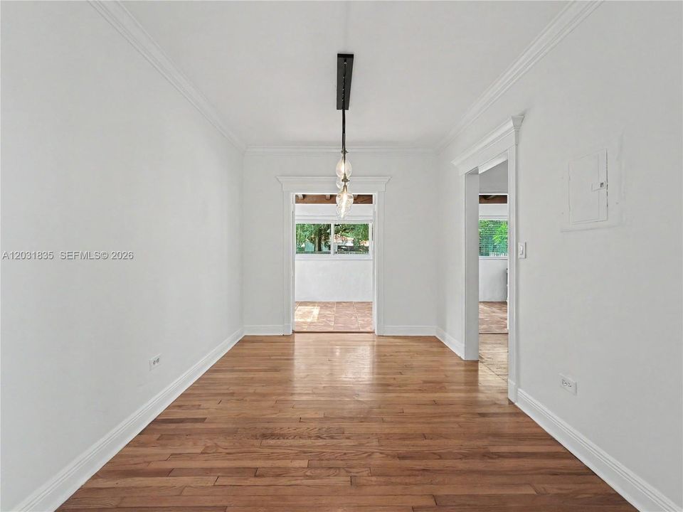 For Rent: $3,500 (2 beds, 1 baths, 1251 Square Feet)