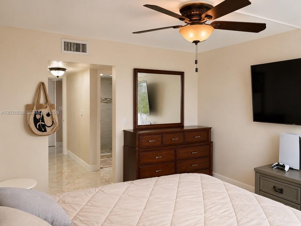 For Rent: $2,700 (2 beds, 2 baths, 1100 Square Feet)