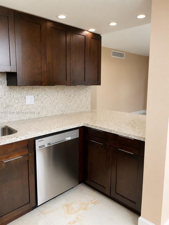 For Rent: $2,700 (2 beds, 2 baths, 1100 Square Feet)