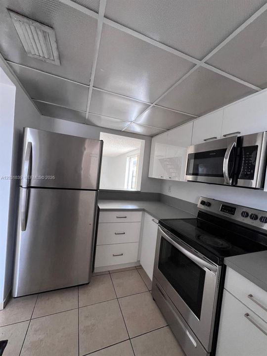 В аренду: $2,800 (3 спален, 1 ванн, 1304 Квадратных фут)