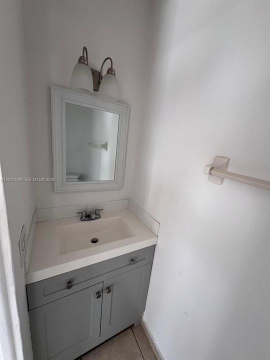 В аренду: $2,800 (3 спален, 1 ванн, 1304 Квадратных фут)