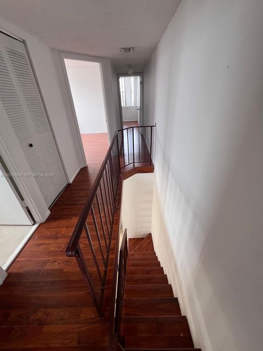 В аренду: $2,800 (3 спален, 1 ванн, 1304 Квадратных фут)