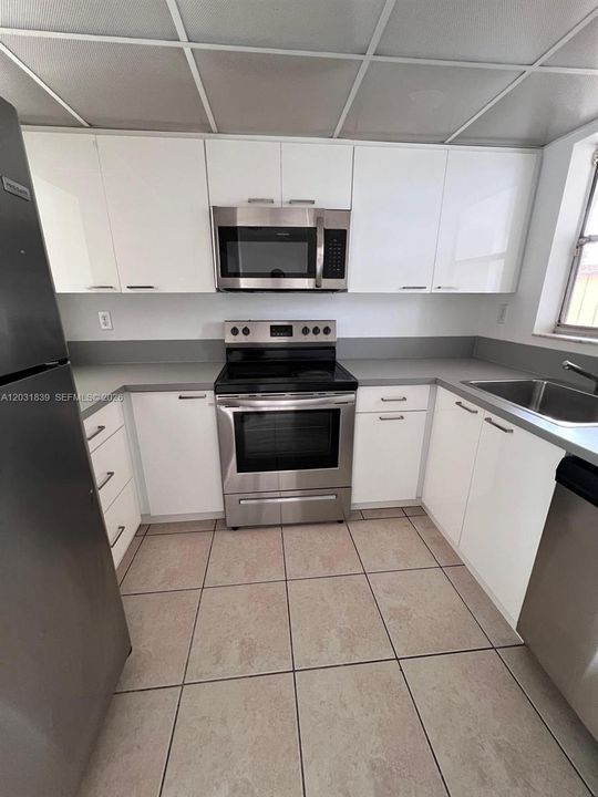 В аренду: $2,800 (3 спален, 1 ванн, 1304 Квадратных фут)