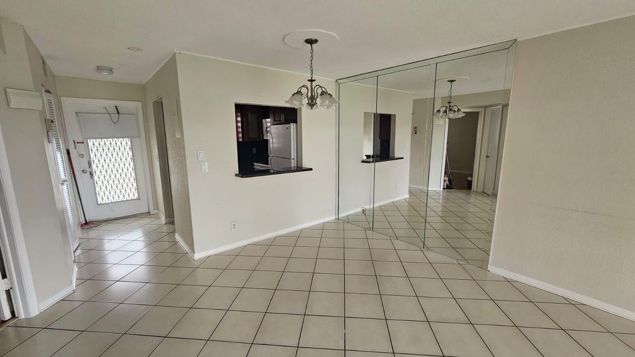 9911 SANDLEFOOT_LIVING ROOM 2