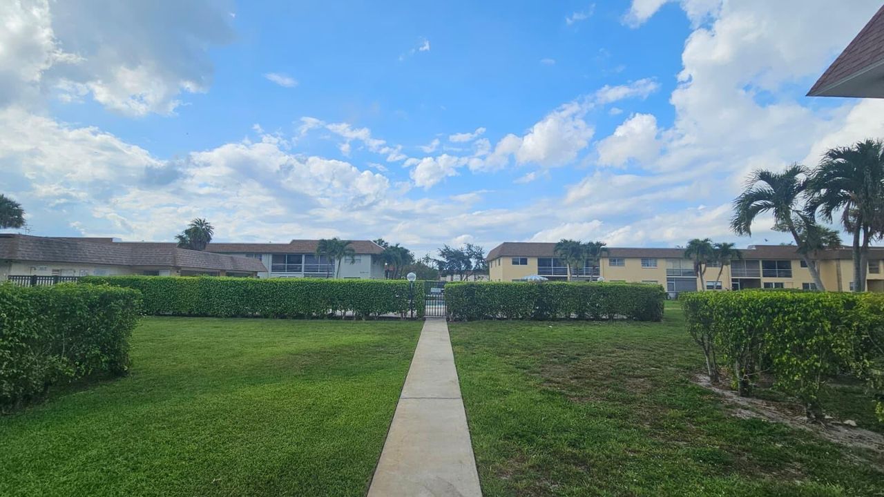 9911 SANDLEFOOT_ COMMUNITY POOL