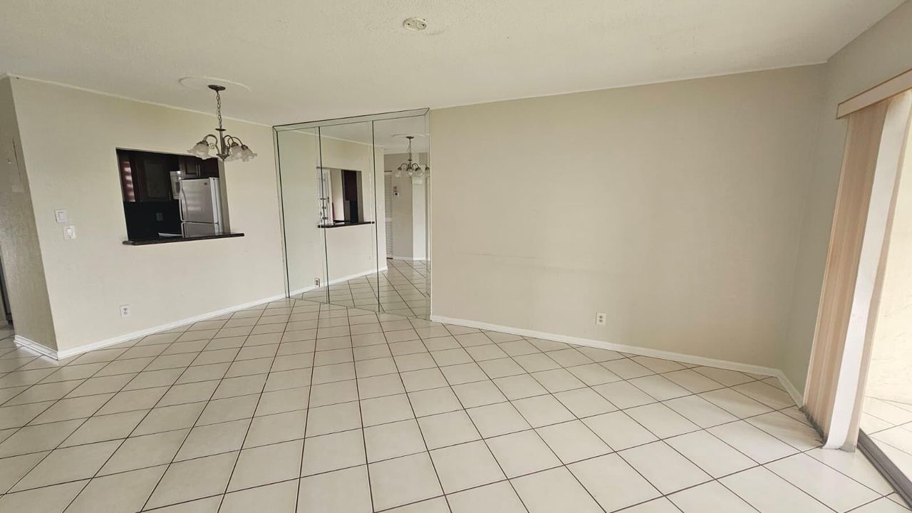 9911 SANDLEFOOT_LIVING ROOM 3