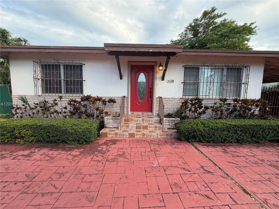 For Rent: $3,999 (3 beds, 2 baths, 1465 Square Feet)