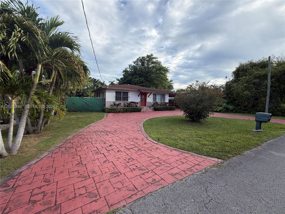 For Rent: $3,999 (3 beds, 2 baths, 1465 Square Feet)