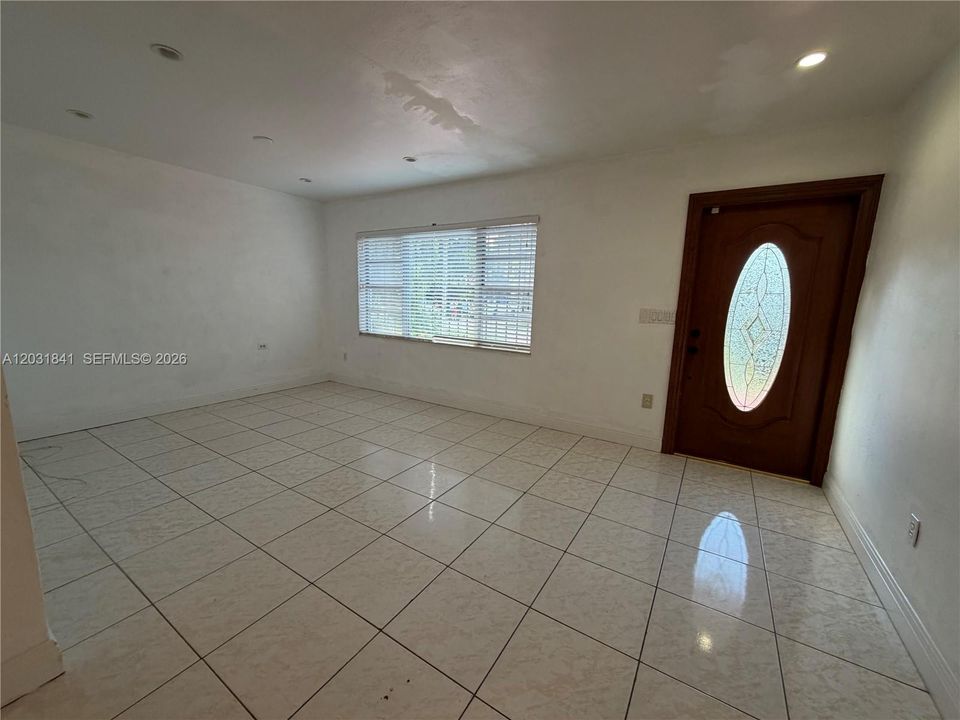 For Rent: $3,999 (3 beds, 2 baths, 1465 Square Feet)