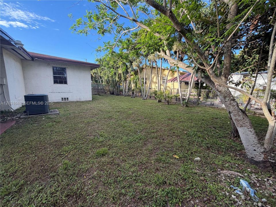 For Rent: $3,999 (3 beds, 2 baths, 1465 Square Feet)