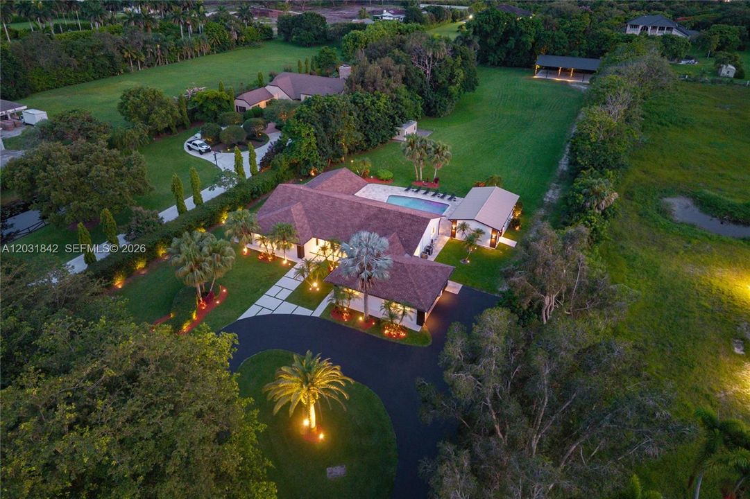 For Sale: $3,399,000 (5 beds, 5 baths, 3663 Square Feet)