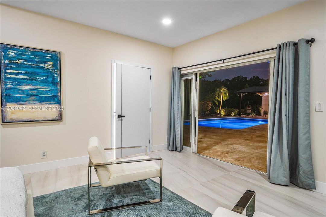For Sale: $3,399,000 (5 beds, 5 baths, 3663 Square Feet)