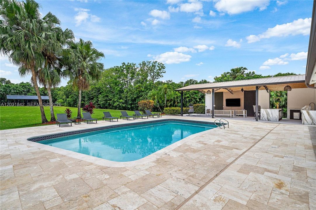 For Sale: $3,399,000 (5 beds, 5 baths, 3663 Square Feet)