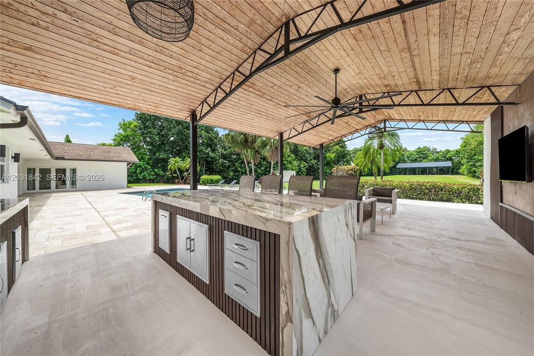 For Sale: $3,399,000 (5 beds, 5 baths, 3663 Square Feet)
