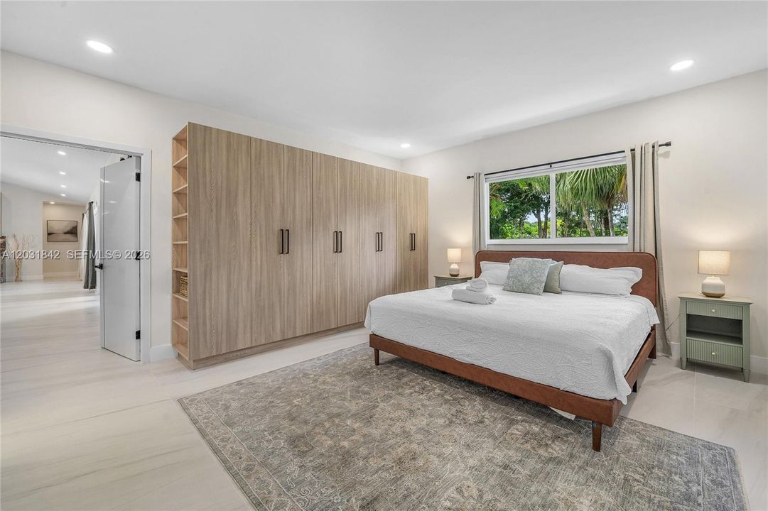 For Sale: $3,399,000 (5 beds, 5 baths, 3663 Square Feet)