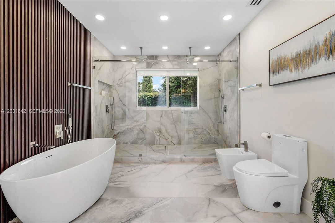 For Sale: $3,399,000 (5 beds, 5 baths, 3663 Square Feet)