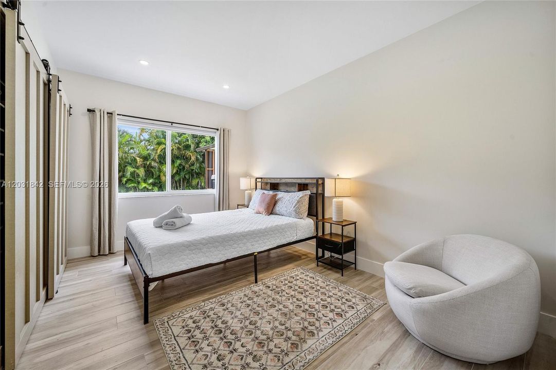 For Sale: $3,399,000 (5 beds, 5 baths, 3663 Square Feet)