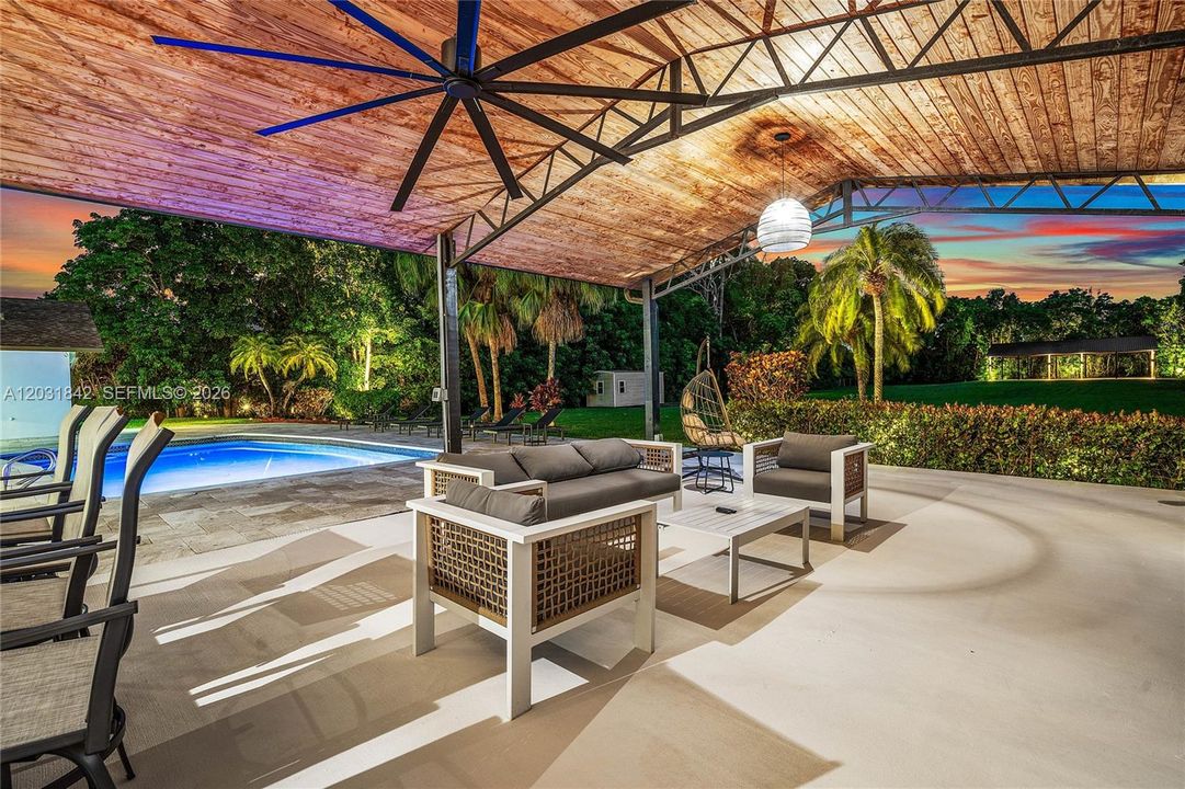 For Sale: $3,399,000 (5 beds, 5 baths, 3663 Square Feet)