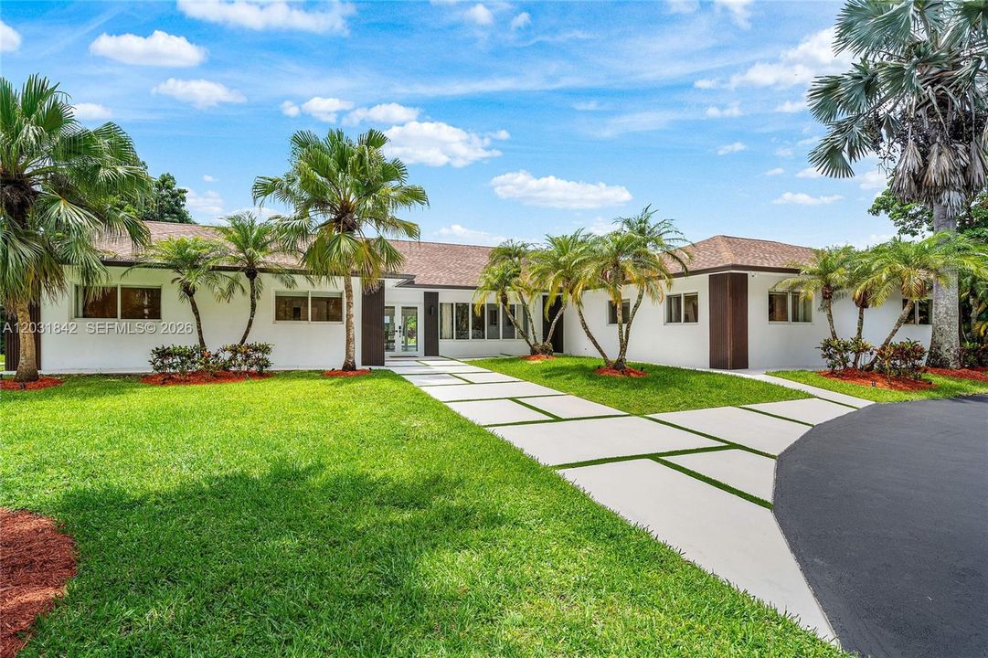 For Sale: $3,399,000 (5 beds, 5 baths, 3663 Square Feet)