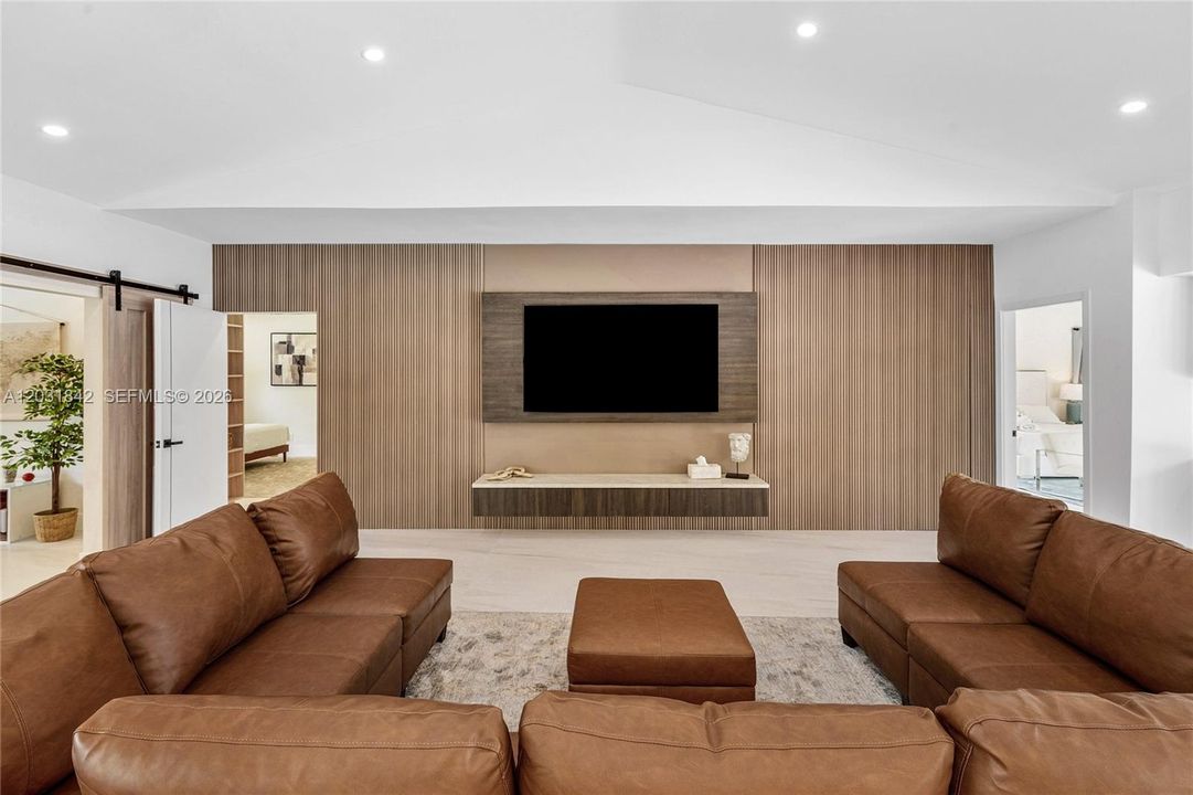 For Sale: $3,399,000 (5 beds, 5 baths, 3663 Square Feet)