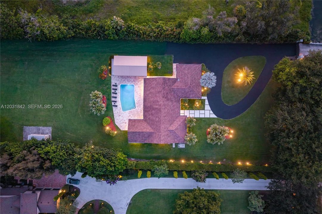 For Sale: $3,399,000 (5 beds, 5 baths, 3663 Square Feet)