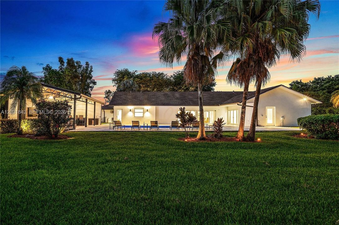 For Sale: $3,399,000 (5 beds, 5 baths, 3663 Square Feet)