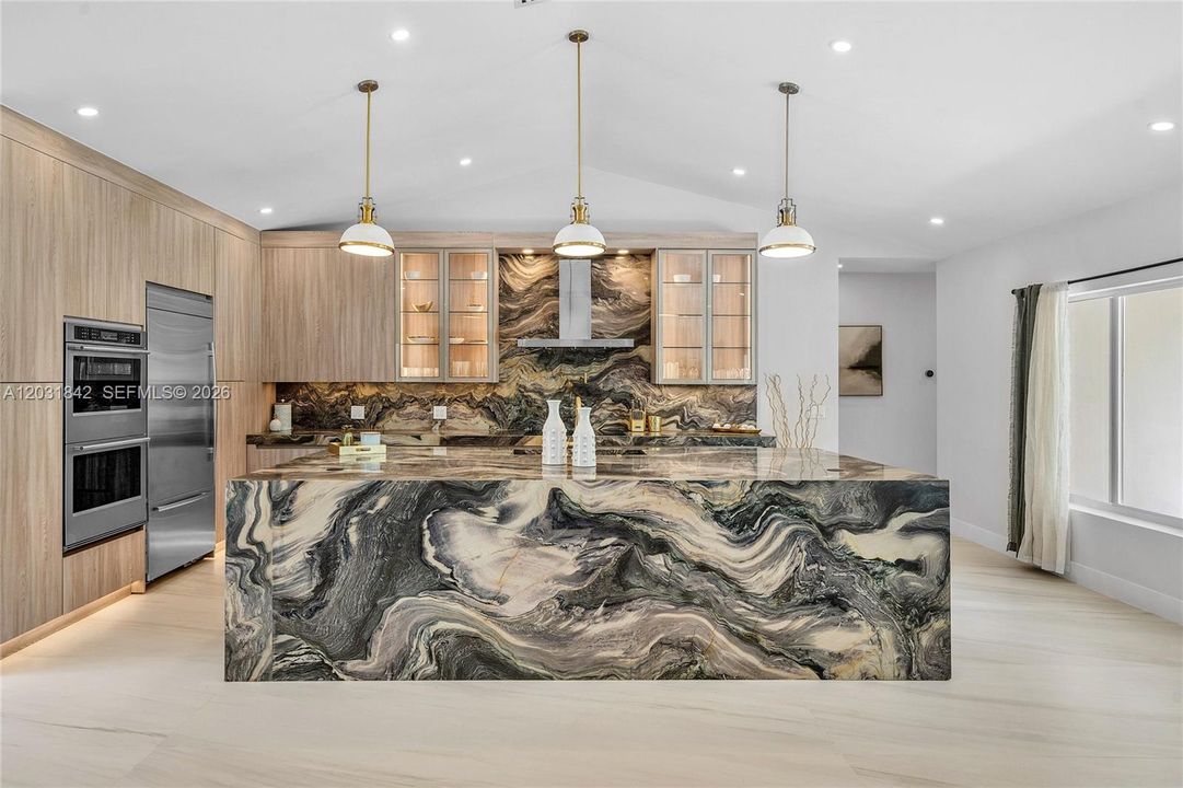 For Sale: $3,399,000 (5 beds, 5 baths, 3663 Square Feet)