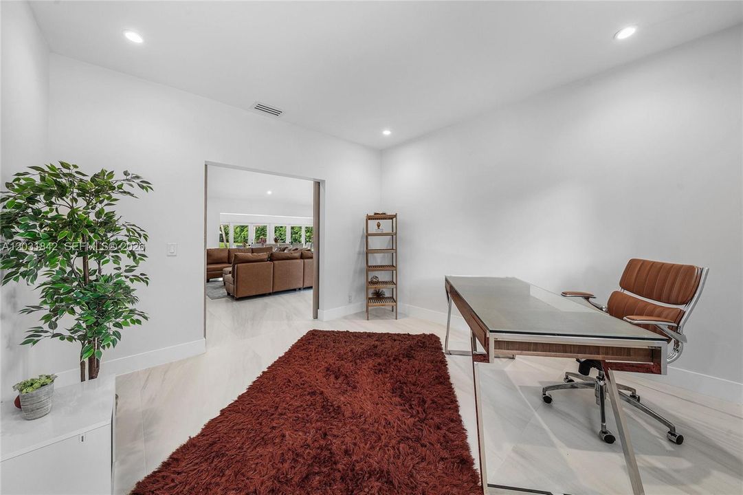 For Sale: $3,399,000 (5 beds, 5 baths, 3663 Square Feet)