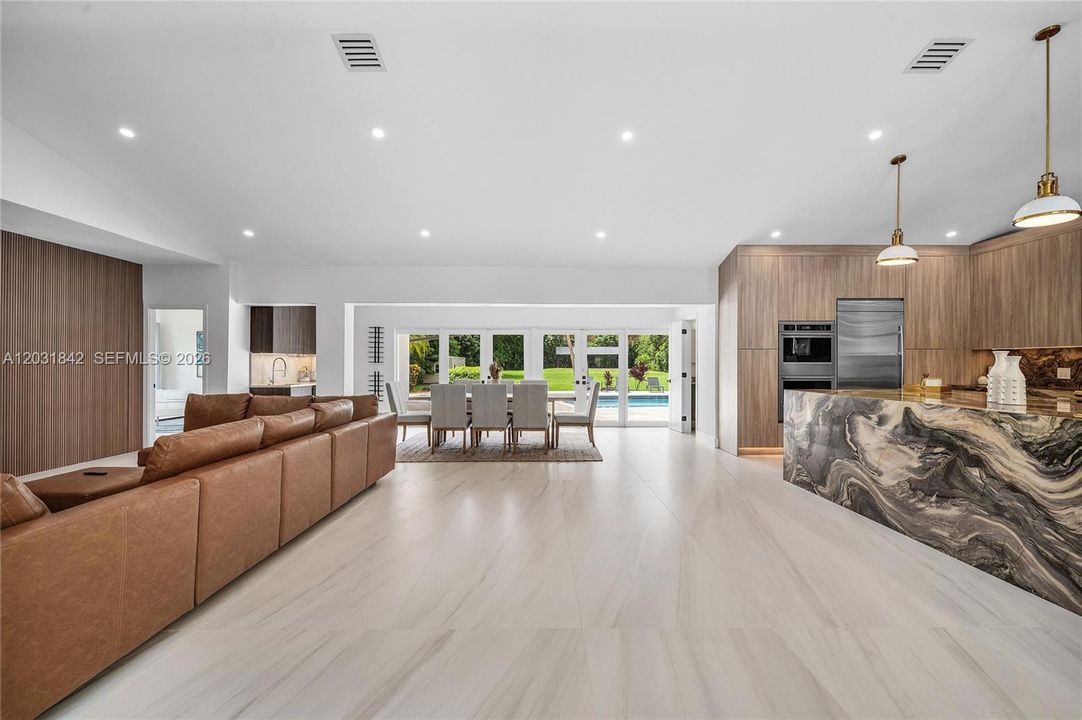 For Sale: $3,399,000 (5 beds, 5 baths, 3663 Square Feet)