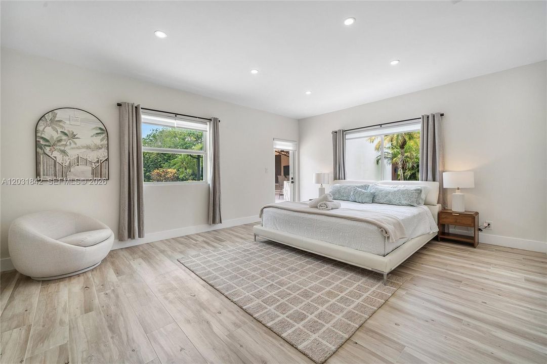 For Sale: $3,399,000 (5 beds, 5 baths, 3663 Square Feet)