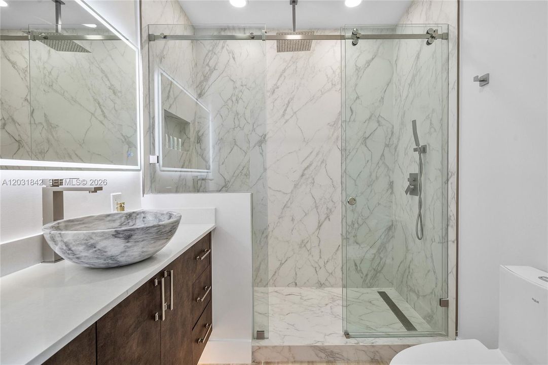 For Sale: $3,399,000 (5 beds, 5 baths, 3663 Square Feet)