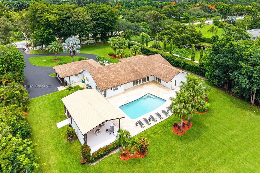 For Sale: $3,399,000 (5 beds, 5 baths, 3663 Square Feet)