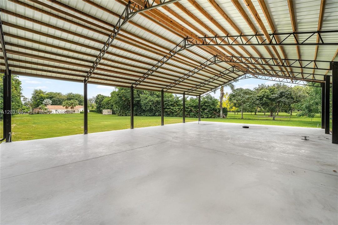 For Sale: $3,399,000 (5 beds, 5 baths, 3663 Square Feet)
