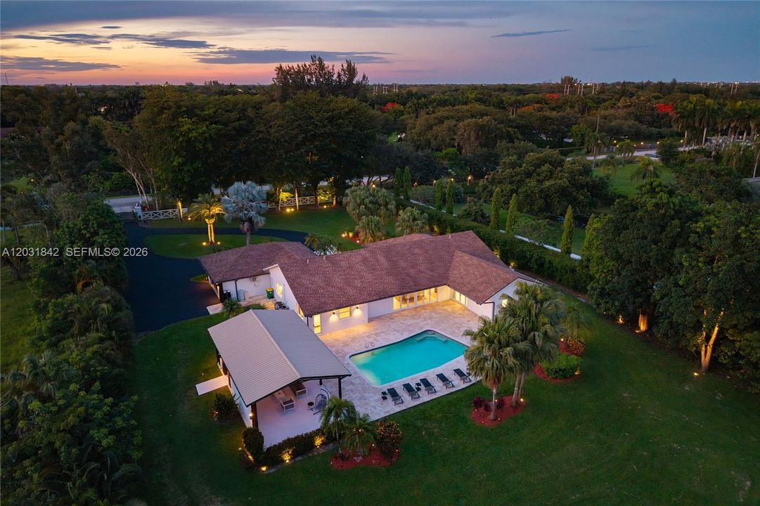For Sale: $3,399,000 (5 beds, 5 baths, 3663 Square Feet)