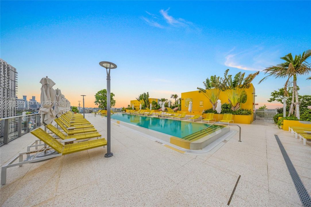 For Sale: $564,888 (0 beds, 1 baths, 462 Square Feet)