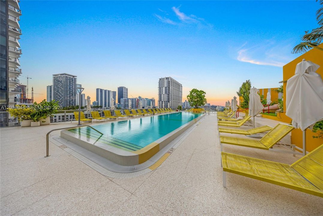 For Sale: $564,888 (0 beds, 1 baths, 462 Square Feet)