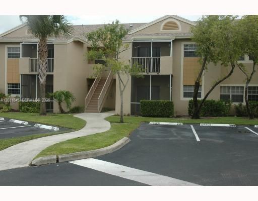 For Sale: $209,900 (2 beds, 2 baths, 807 Square Feet)