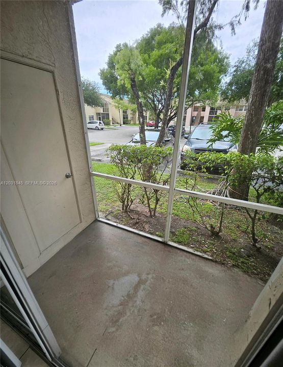 For Sale: $209,900 (2 beds, 2 baths, 807 Square Feet)