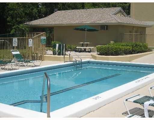 For Sale: $209,900 (2 beds, 2 baths, 807 Square Feet)