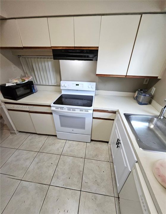 For Sale: $209,900 (2 beds, 2 baths, 807 Square Feet)