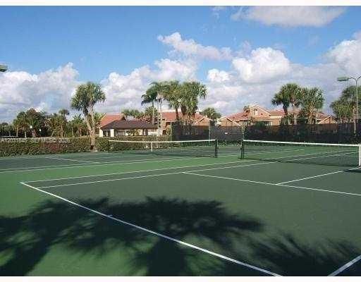 For Sale: $209,900 (2 beds, 2 baths, 807 Square Feet)